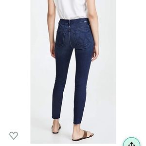 MOTHER Women's High Waisted Looker Ankle Fray Jean